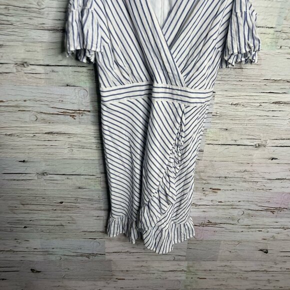 Bb Dakota  white blue striped cold shoulder dress size 4 - Picture 3 of 8